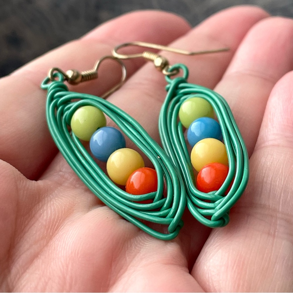 Vtg/modern artisan style peas in a pod dangle earrings whimsical wearable art - Picture 8 of 8